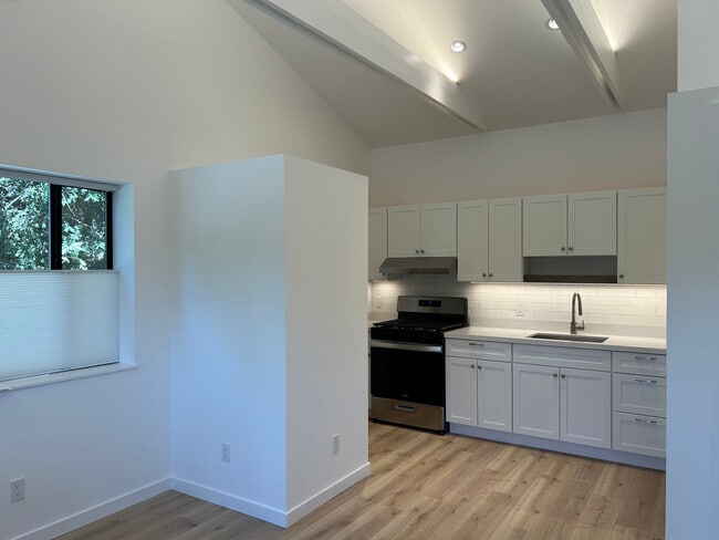 Studio to Kitchen - 16575 Franklin Rd