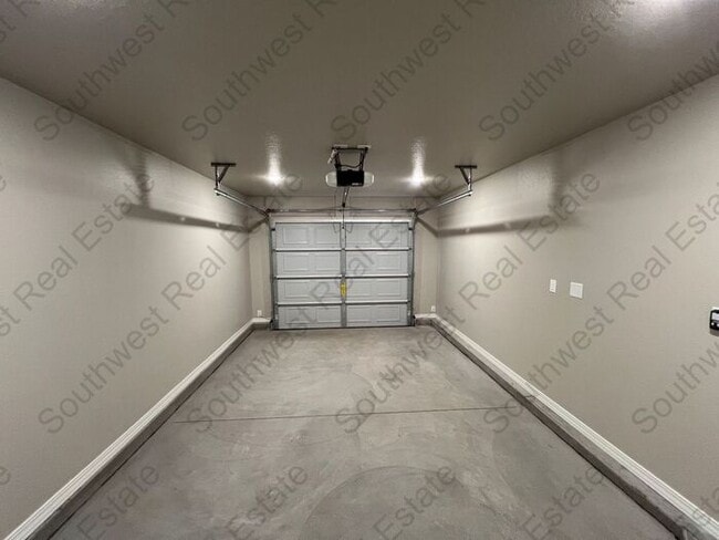 Building Photo - New Spacious 2 bedroom 2 bath Duplex.