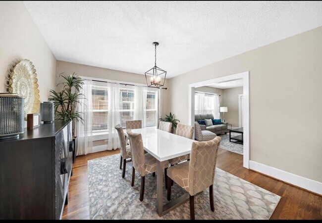 Building Photo - 1629 Castle Ct