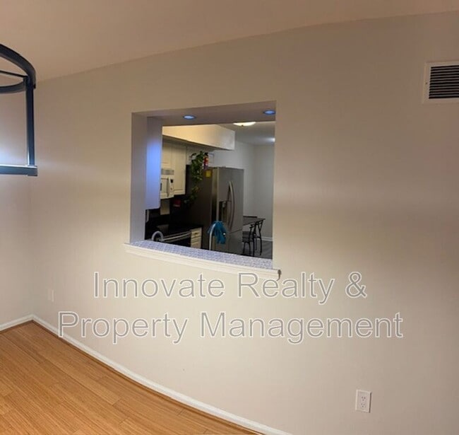 Building Photo - 584 Mount Vernon Cir