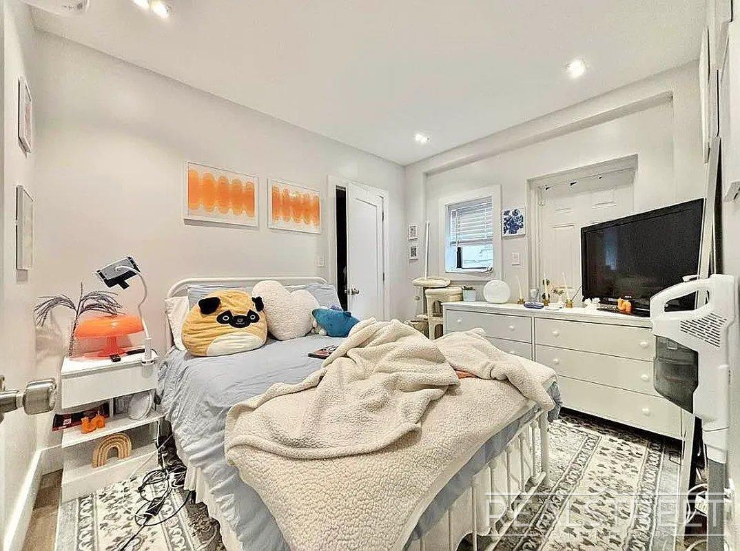 Building Photo - Brand New Gorgeous 1.5 bedroom with Centra...