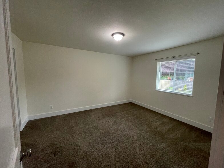 Building Photo - 627 N 3rd St