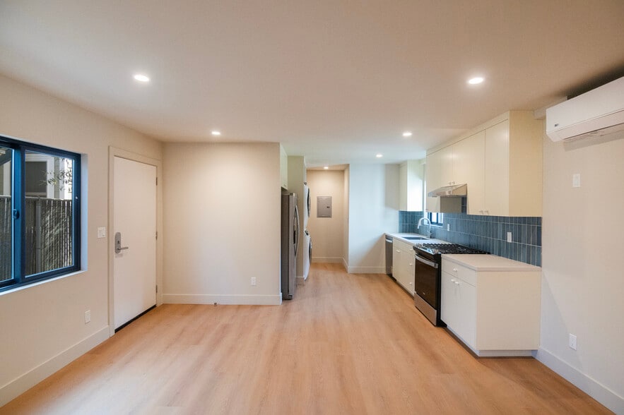 Building Photo - 4541 1/2 Melbourne Ave