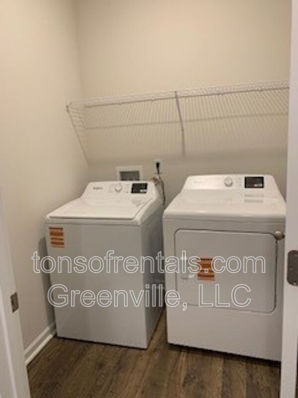 Building Photo - 938 Pineland Dr