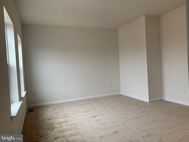 Building Photo - 258 N Bayberry Pkwy