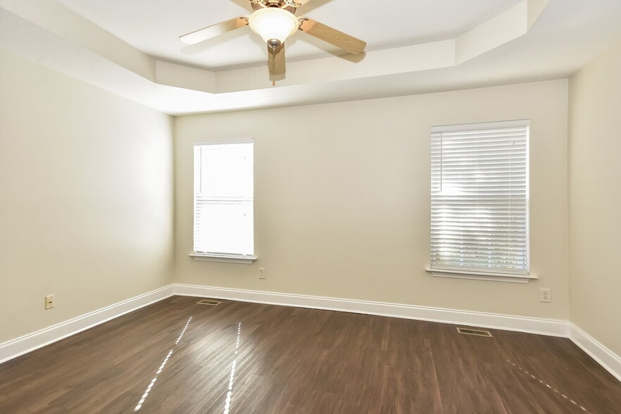 Building Photo - 1565 Bridgecrest Dr