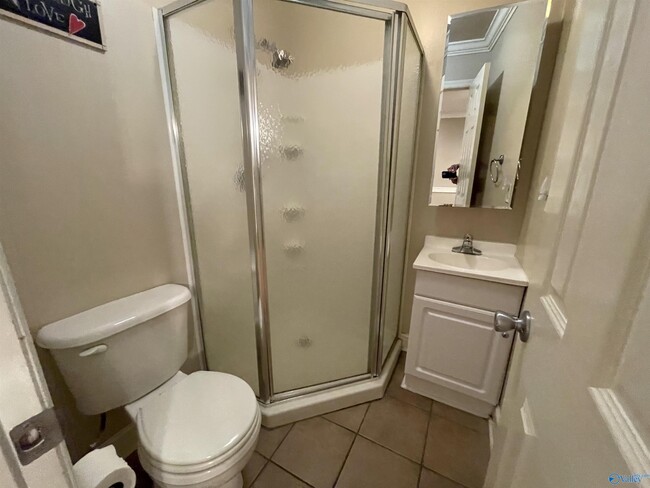 Building Photo - 505 Greenacres Dr NW