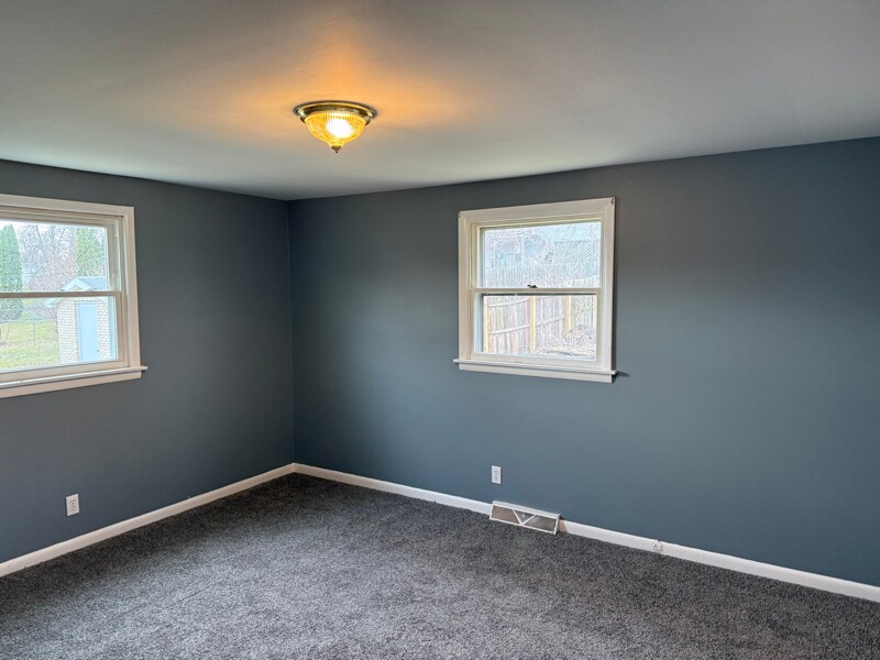 Building Photo - 806 S 16th St