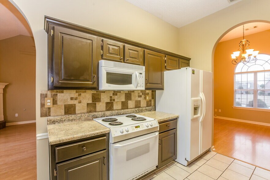 Building Photo - 6658 Raner Cove