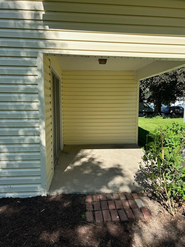 Building Photo - Immediate Occupancy