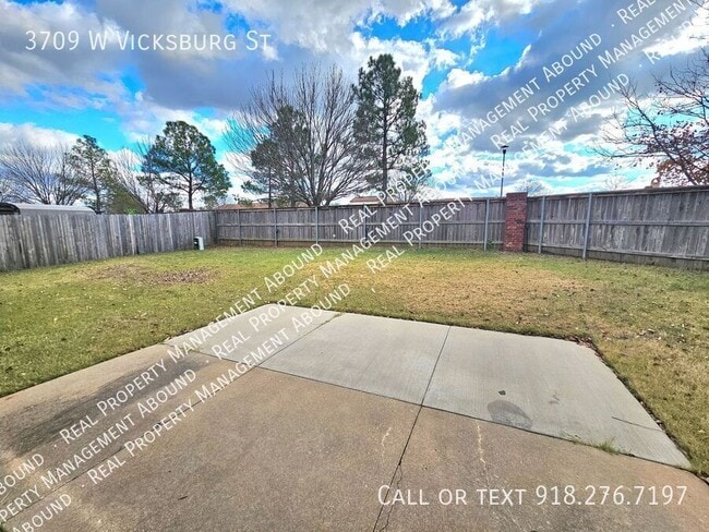 Building Photo - 3709 W Vicksburg St