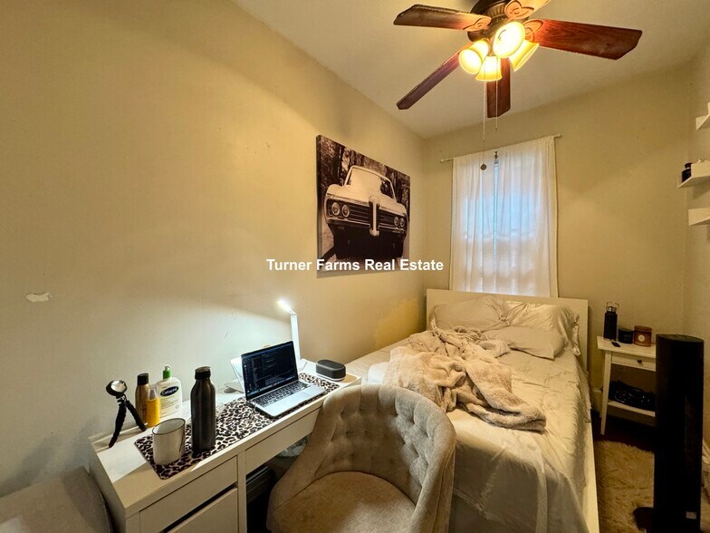 Building Photo - 717 Parker St