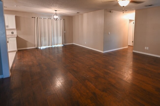 Building Photo - 103 Boca Vista