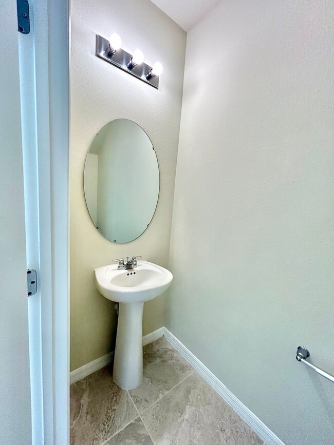 Building Photo - Live in style: Family-friendly 3BR, 2.5BA ...