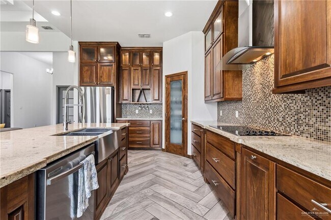 Building Photo - 19 W Red River Ave