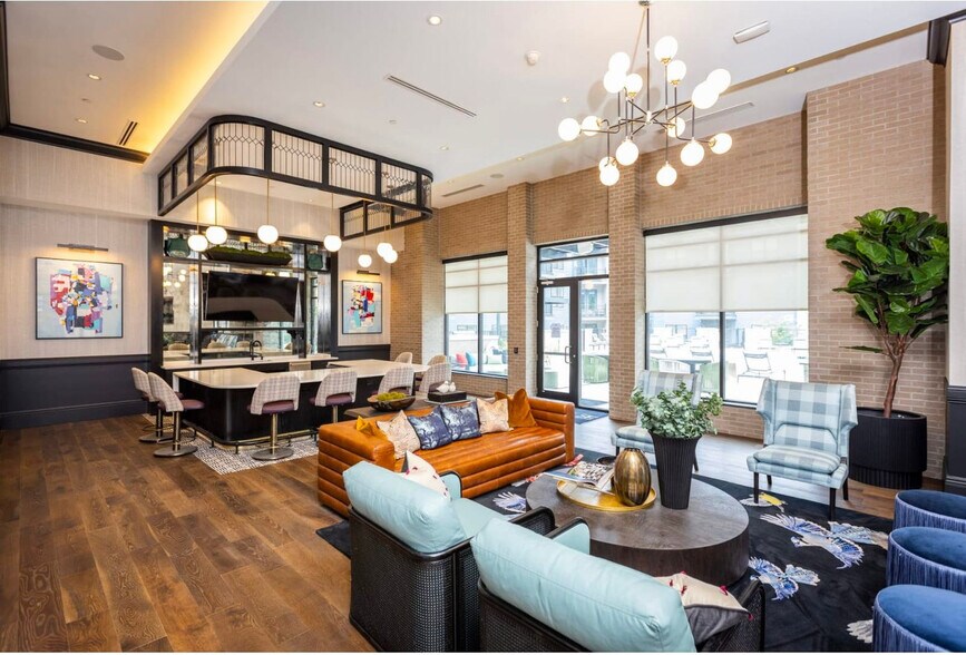 Building Photo - 2039 Woodburn Ave