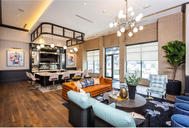 Building Photo - 2039 Woodburn Ave