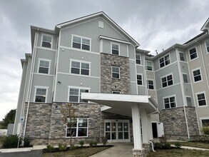 Building Photo - 1009 E Dublin Granville Rd