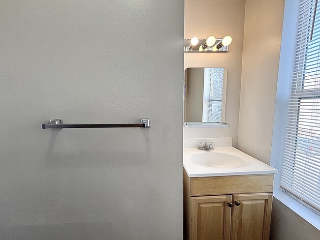 Building Photo - 517 E 500 S