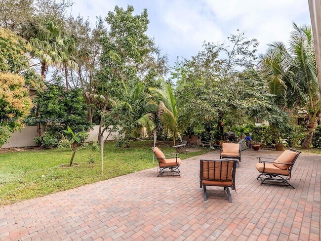 Building Photo - 9939 Majestic Way