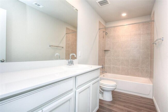 Building Photo - 228 McFarland St
