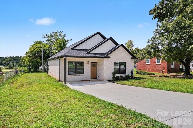 Building Photo - 1709 College Plaza Blvd