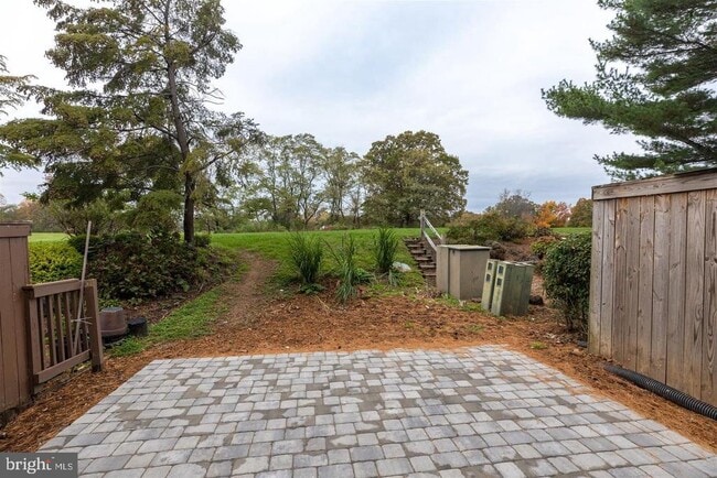 Building Photo - 2196 Golf Course Dr