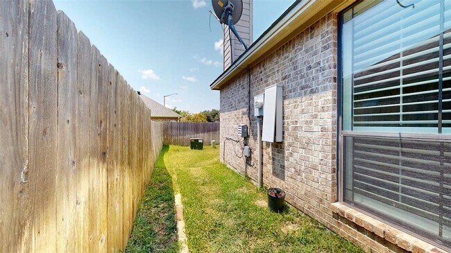 Building Photo - 3900 Latinne Ln