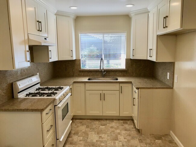 Building Photo - 1230 Lynn Way