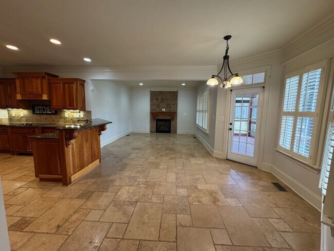 Building Photo - Eagle Ridge Golf Club!