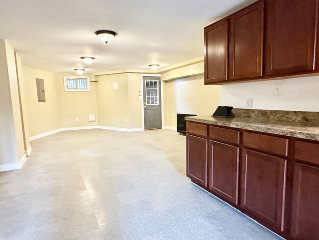 Building Photo - 2 Bed 1 Bath Adams Morgan