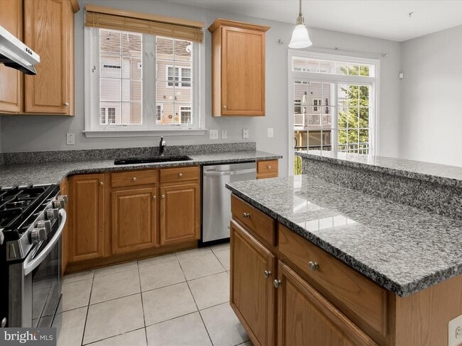 Building Photo - 563 Pelican Ave
