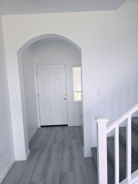 Building Photo - 5809 S 35th Pl