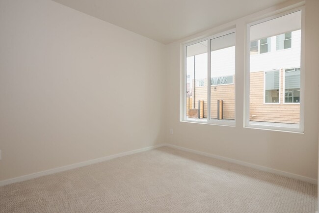 Building Photo - One year old townhome