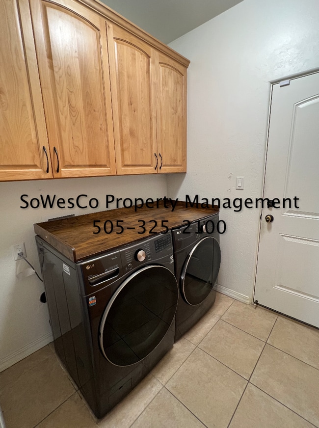 Building Photo - 4 Bedroom Home Built in 2018, near Country Club