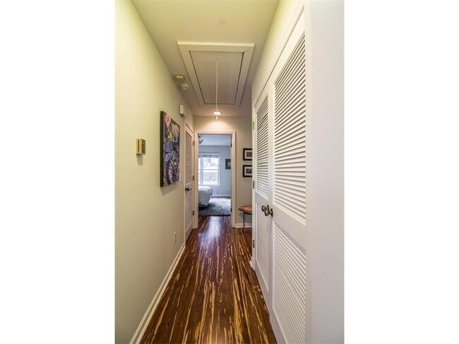 Building Photo - 1516 Howell Mill Rd NW