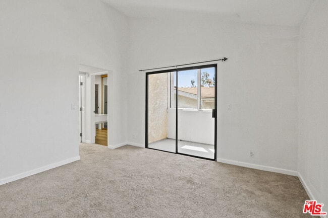 Building Photo - 11064 La Grange Ave