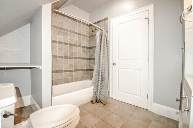 Building Photo - 229-231 Chestnut Hill Ave