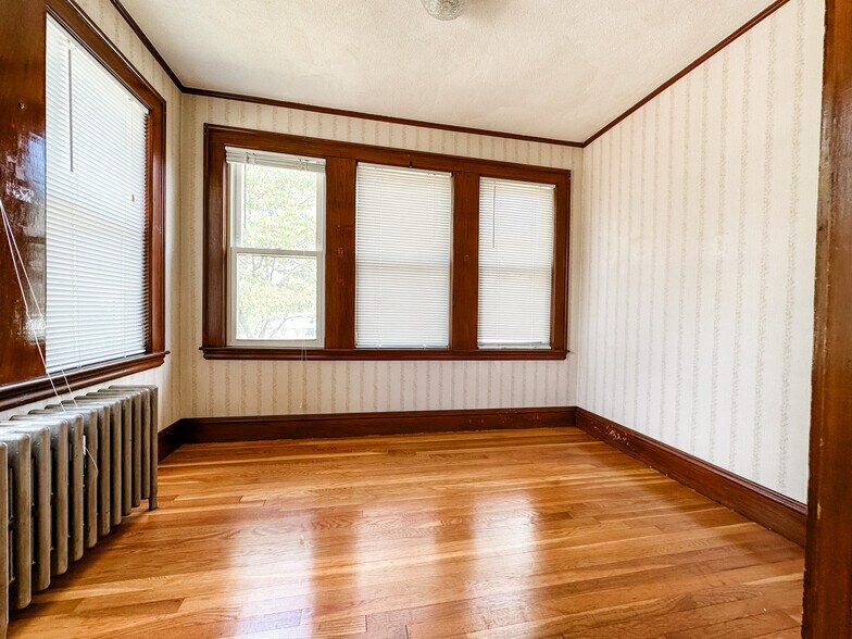 Building Photo - 235 Ashcroft Rd