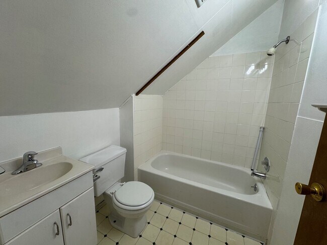 Building Photo - Cozy 4 bed 2 bath home in South Seattle