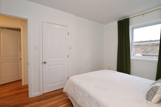 Building Photo - 206 Beacon Ave