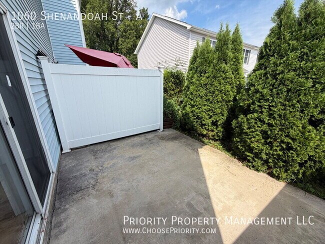 Building Photo - 1060 Shenandoah St
