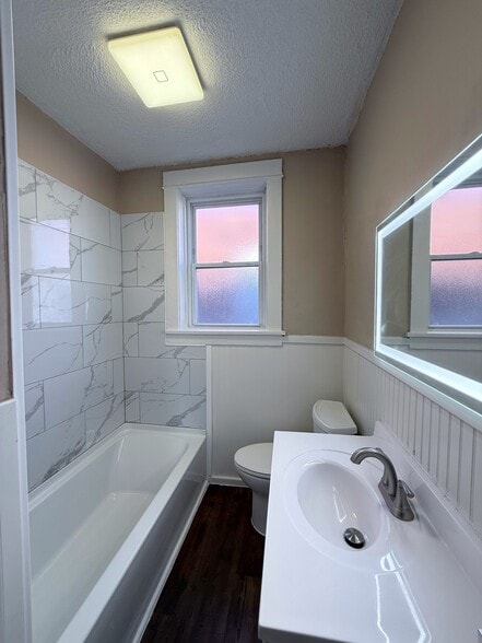 Building Photo - 1324 McCausland Ave