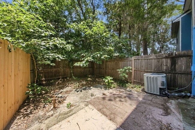 Building Photo - Spacious 2 bedroom townhouse with an additional loft located near TCC!