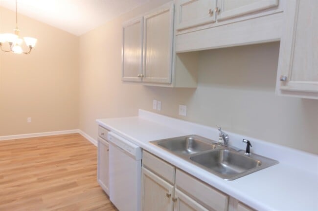 Building Photo - 205 Pelham Square Way