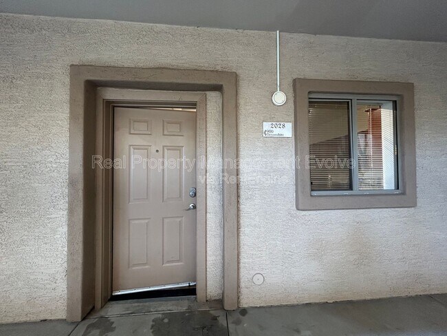 Building Photo - 920 E Devonshire Ave