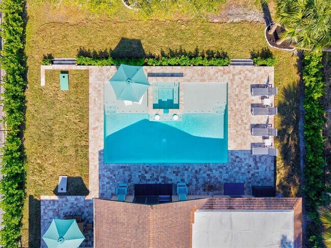 Building Photo - 2641 Hyde Park St