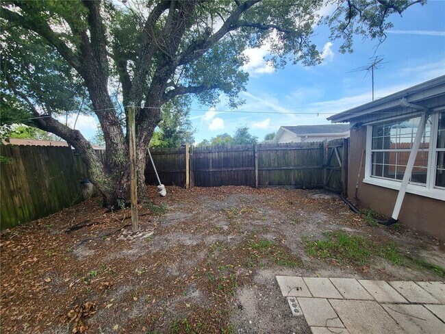 Building Photo - 3136 Huntington Rd