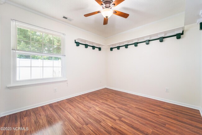 Building Photo - 1 S Onsville Pl