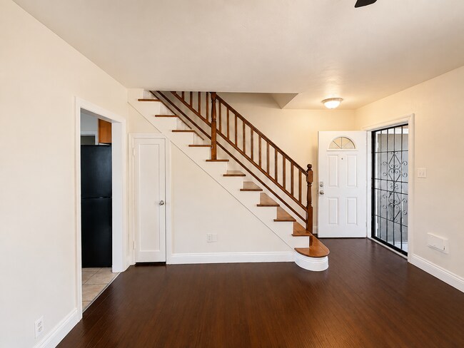Building Photo - 546 El Camino Ave